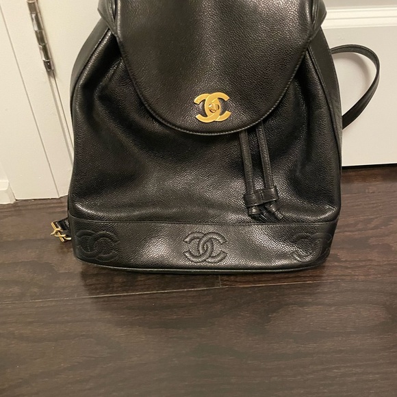 Chanel Vintage Black Caviar CC backpack - Picture 2 of 4